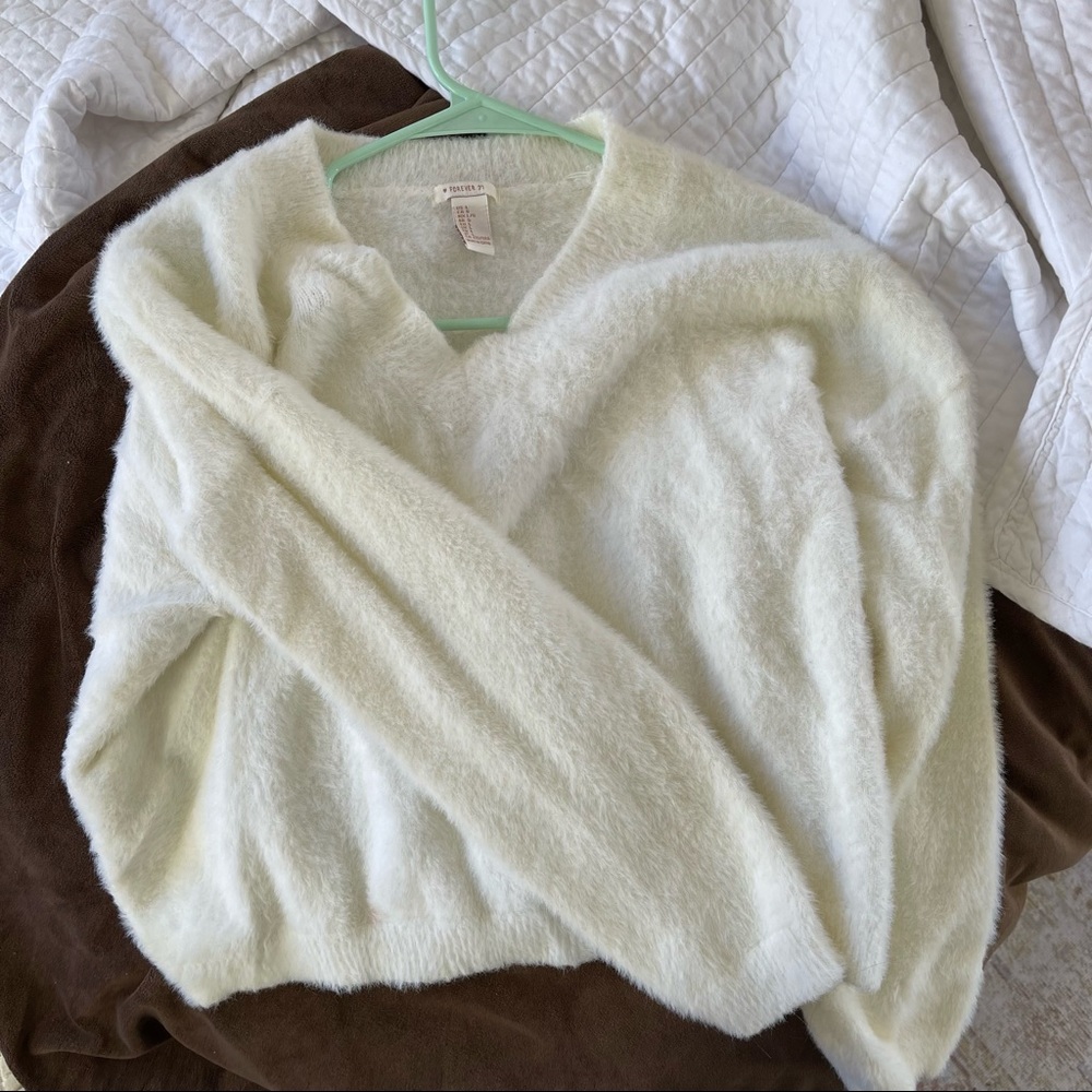 fuzzy and perfect sweater for the holiday season ❤️❤️ so versatile